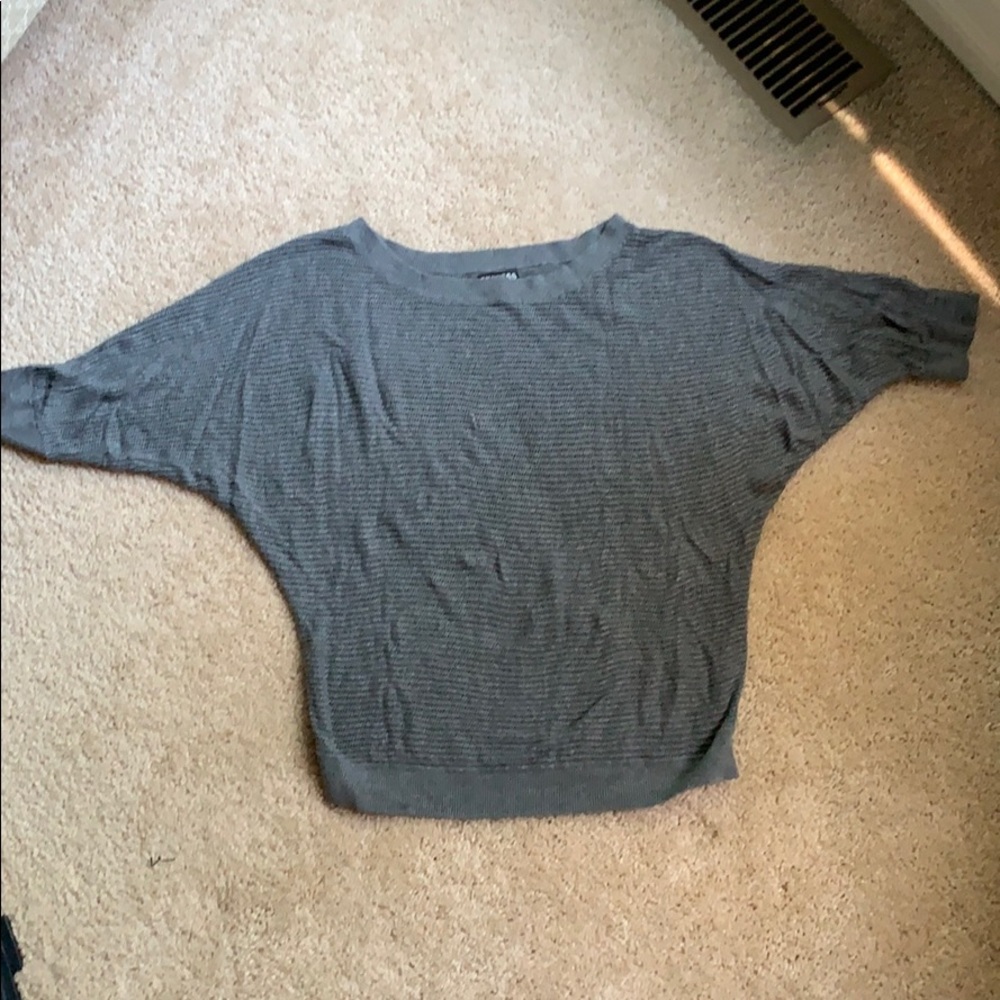 Grey shirt sleeve sweater